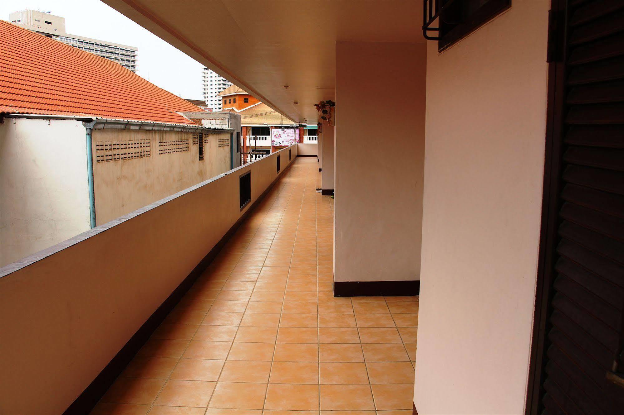 Jomtien Good Luck Apartment Esterno foto